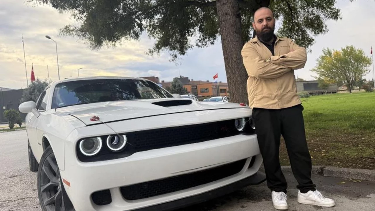 Asgari &uuml;cretle 9 milyonluk otomobil kullanıyor! Sırrını anlattı