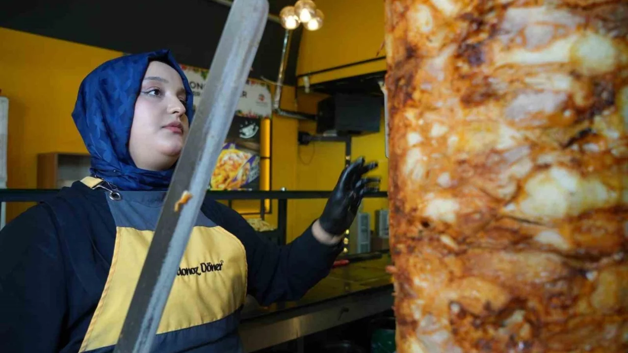 Ailesi 'erkek işi' dedi, o vazge&ccedil;medi!