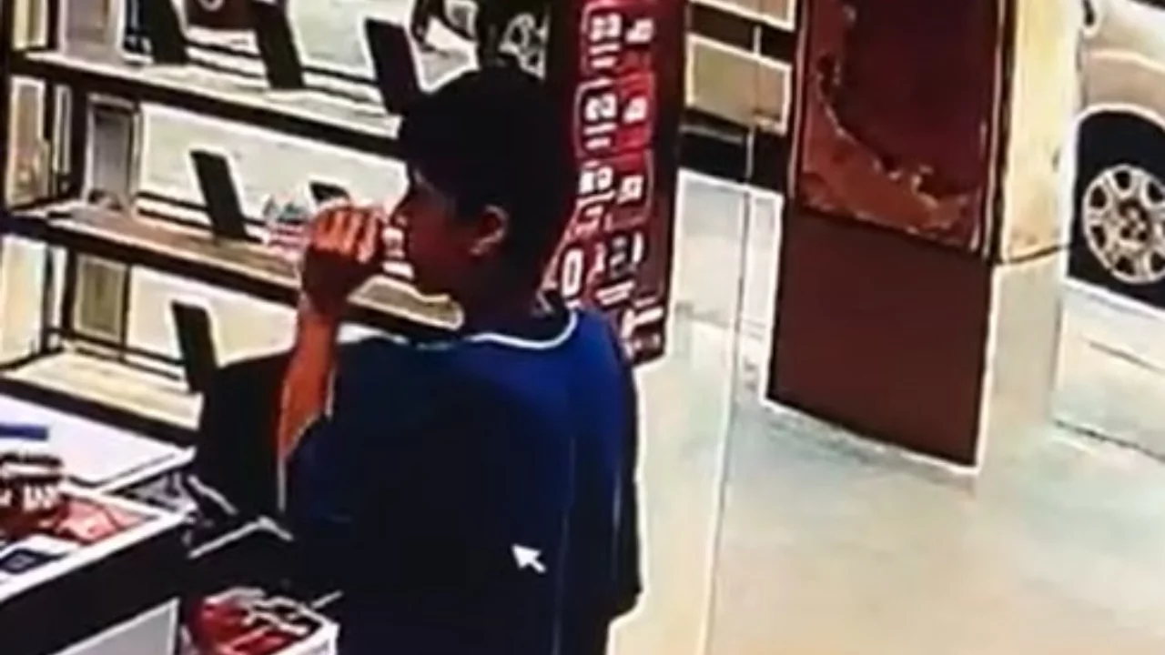 Bursa'da rahat tavırları şaşırttı! Gazozunu içip telefonu çaldı