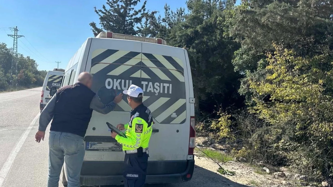 Bursa'da jandarmadan öğrencilerin güvenliği için trafik denetimi