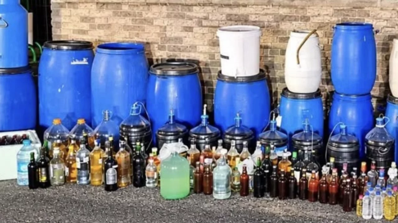 Tekirdağ'da sahte i&ccedil;ki operasyonu! Evden 1 ton 120 litre &ccedil;ıktı