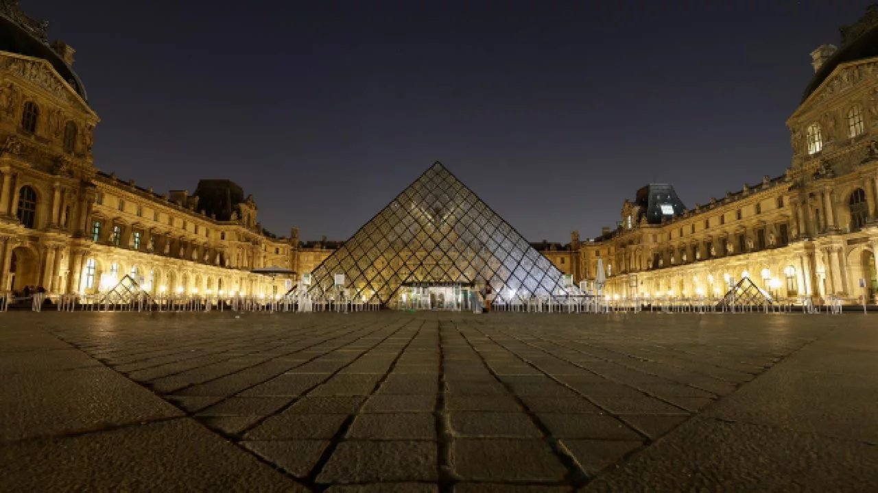 Fransa'da olası eylemlere karşı Louvre ve bazı m&uuml;zeler 24 Ekim'de kapalı olacak