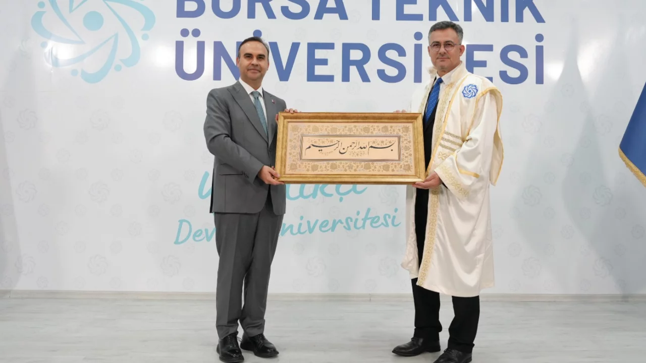 BT&Uuml;'de akademik yılı a&ccedil;ılış dersi Bakan Mehmet Fatih Kacır'dan