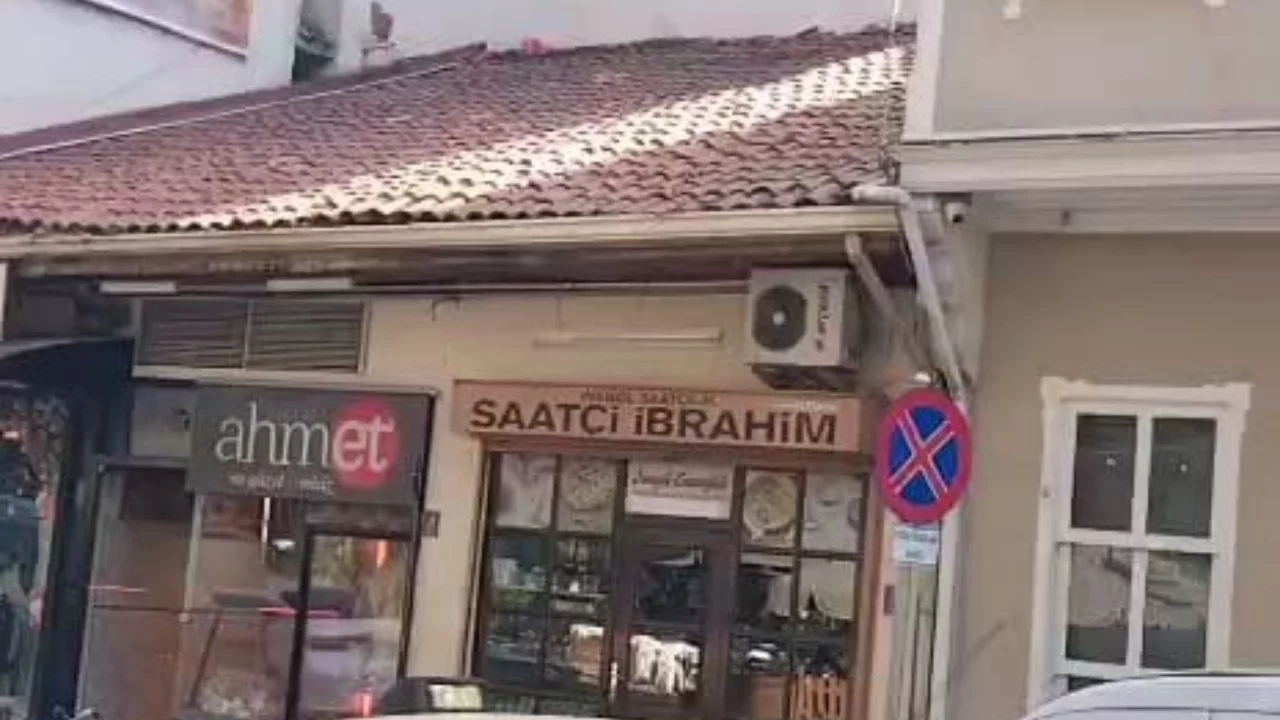 Bursa'da &ccedil;atı tamiri k&ouml;t&uuml; bitti: 4 metreden d&uuml;şt&uuml;