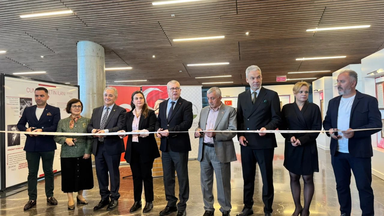 Bursa'da tarihe yolculuk: Cumhuriyet'in hafızası sergiye taşındı