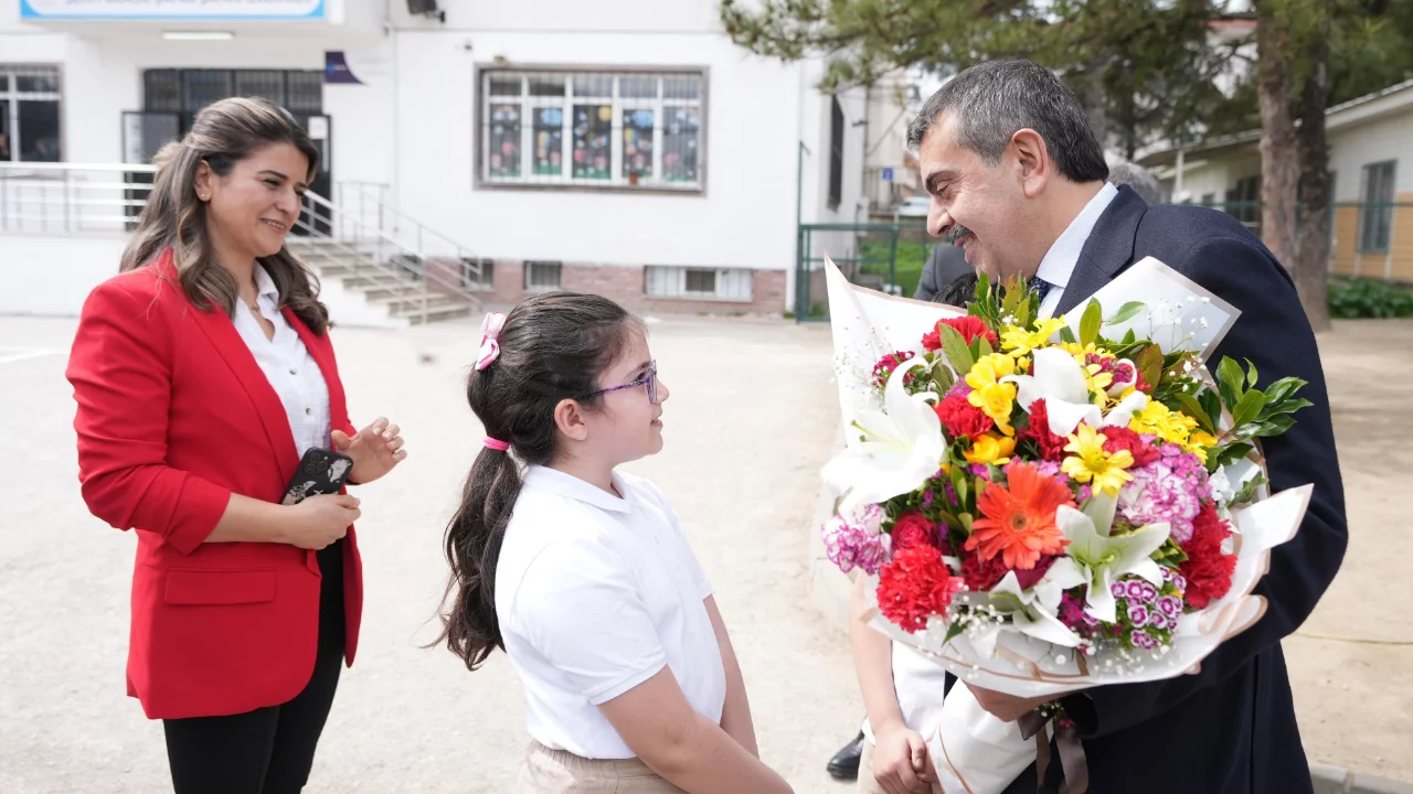 Bursa'da sınıf başkanı Beril'in &ccedil;ağrısı hayat buldu!