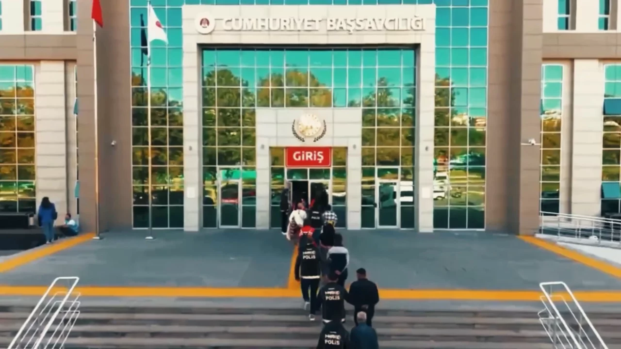 Milyonlarca ele ge&ccedil;irildi, binlerce ş&uuml;pheli yakalandı: Bursa da aralarında
