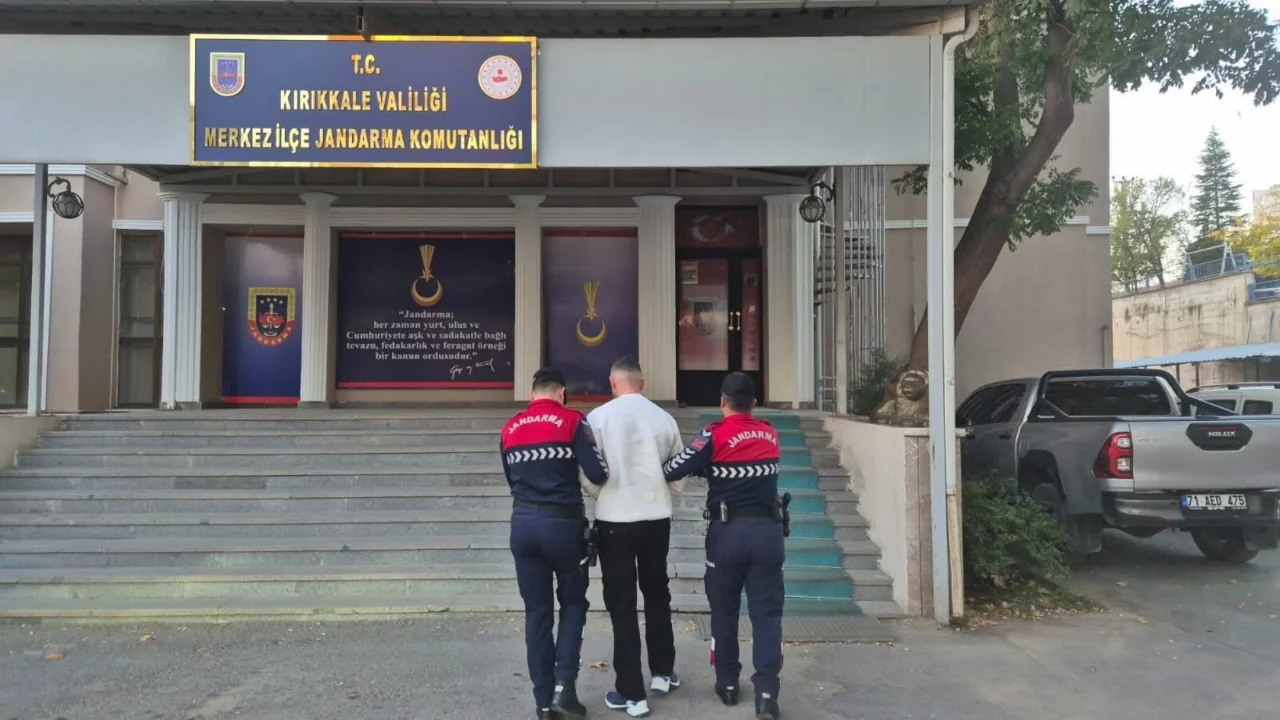 40 yıl 3 ay hapis cezasıyla aranan h&uuml;k&uuml;ml&uuml; yakalandı