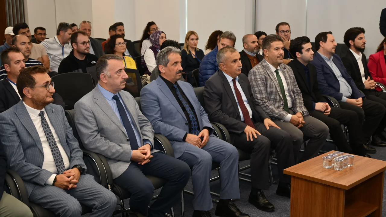 Bursa'da geleceğin teknolojileri i&ccedil;in &ouml;nemli adım: 37 &ouml;ğretmen katıldı