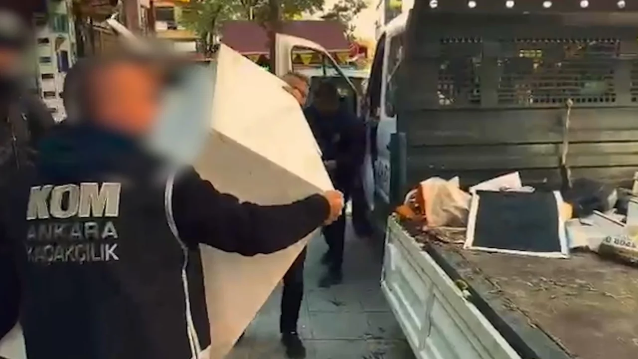 Ankara'da ka&ccedil;ak t&uuml;t&uuml;n operasyonu! Pasajdaki iş yerinden binlerce &uuml;r&uuml;n &ccedil;ıktı