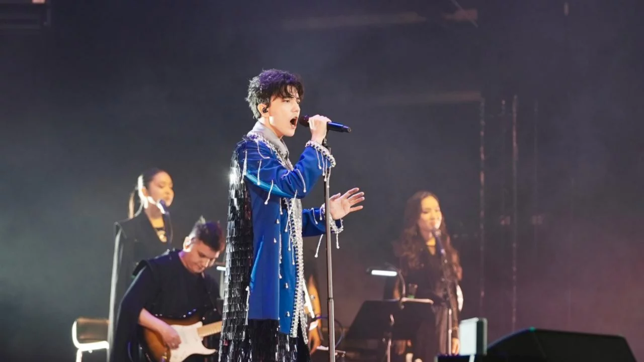 Kazak m&uuml;zisyen Dimash Qudaibergen Ankara'da sahne alacak