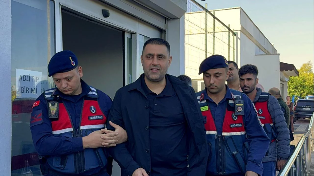 Çukurova Belediye Başkanı Emrah Kozay görevden uzaklaştırıldı!