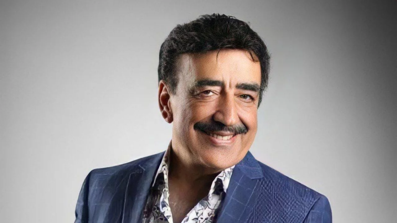81 yaşındaki Hakkı Bulut'tan &uuml;z&uuml;c&uuml; haber! Sahnede fenalaştı...