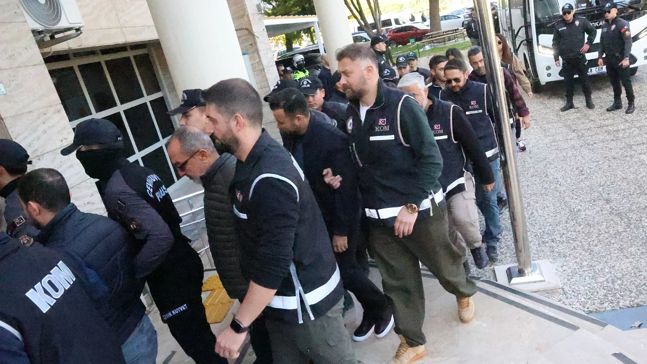Belediye başkanı ve oğlu tutuklandı! Operasyon Bursa'ya da sı&ccedil;radı...