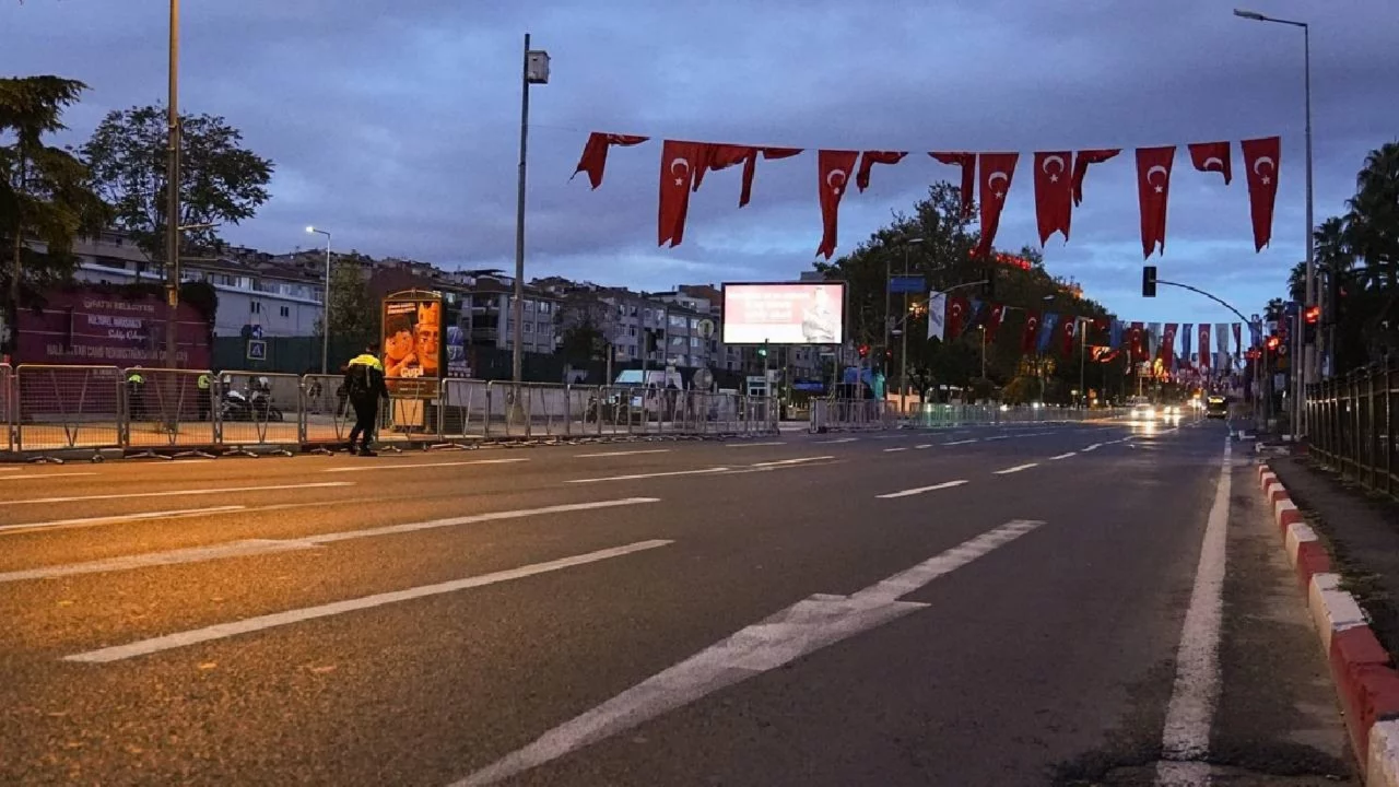 İstanbul'da bazı cadde ve yollar trafiğe kapatıldı