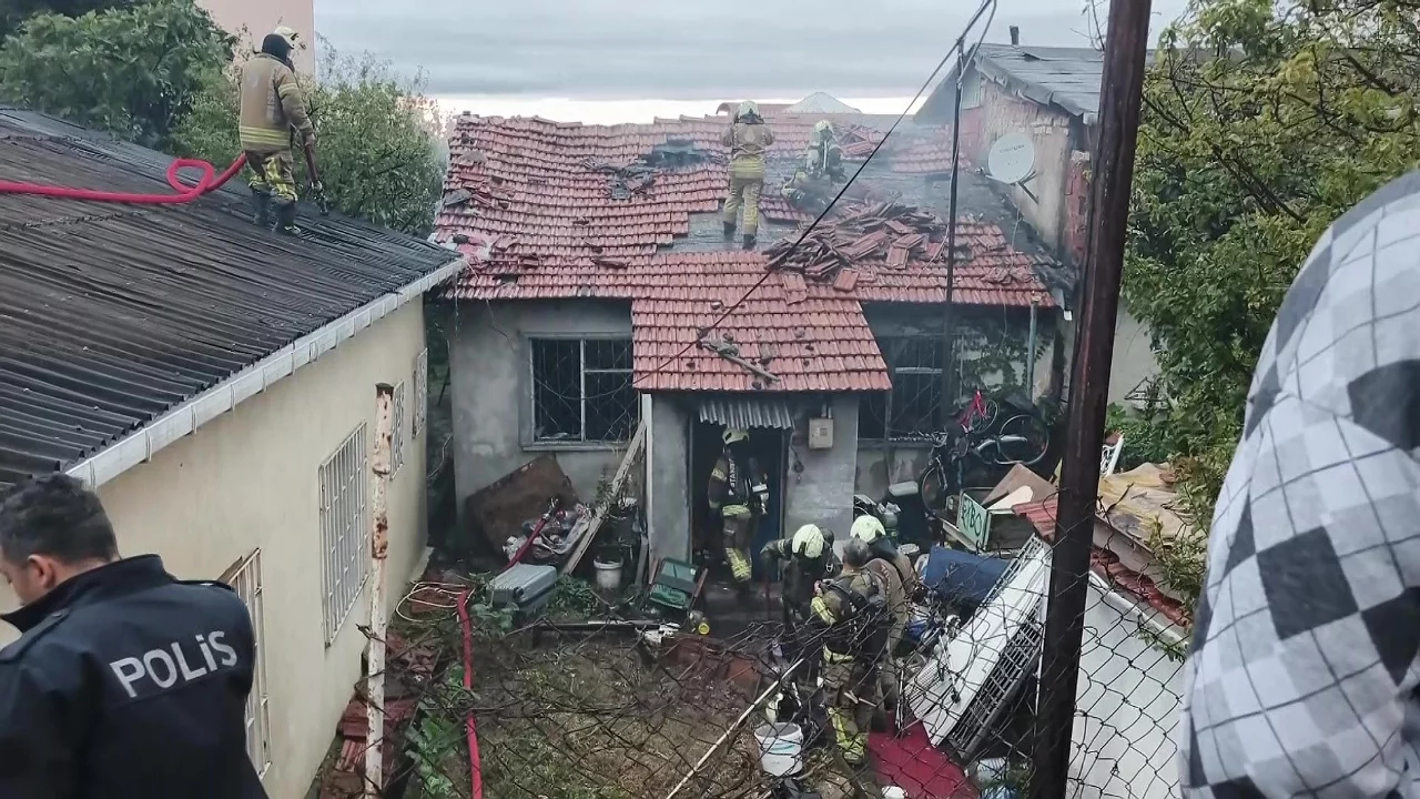 Gecekondu yangınında 12 yaşındaki &ccedil;ocuk hayatını kaybetti