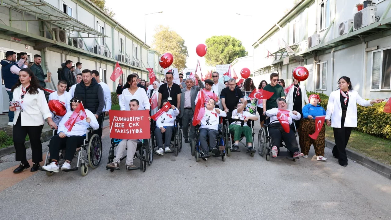 Bursa'da Cumhuriyet Coşkusu Engel Tanımadı