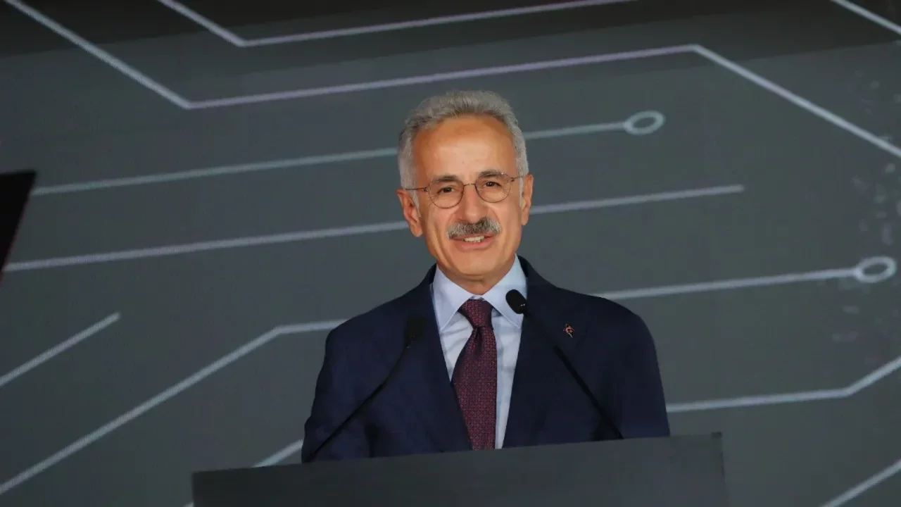 Bakan Uraloğlu duyurdu: Hatay Havalimanı'nda yıl sonu hedefi 