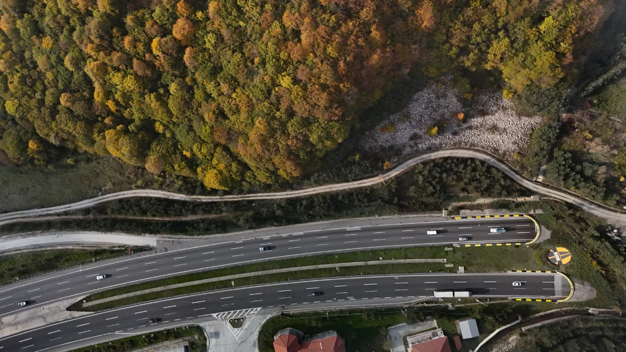 Bolu Dağı Tüneli geçişinde sonbahar güzelliği yaşanıyor