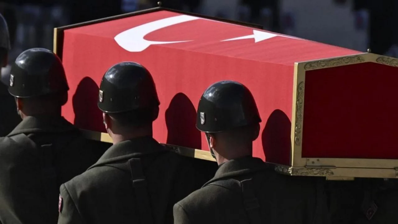 T&uuml;rkiye'yi yasa boğan iki acı haber! Biri albay, diğeri astsubay...