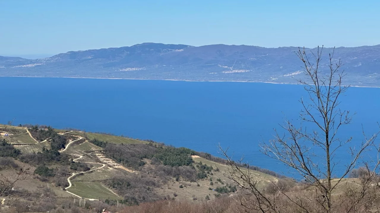 Bursa'nın bu mahallesinde hem g&ouml;l hem Uludağ manzarası var! D&ouml;n&uuml;m&uuml; 1 milyon TL
