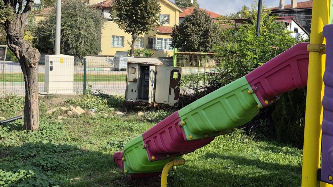 Bursa'da parkın içinde çocukları bekleyen tehlike!