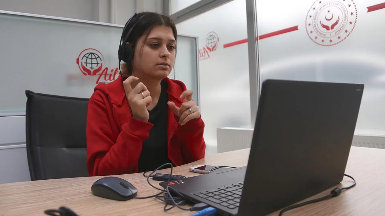 AİLEM Engelsiz İletişim Merkezi 335 bini aşkın &ccedil;ağrıya &ccedil;eviri desteği sağladı