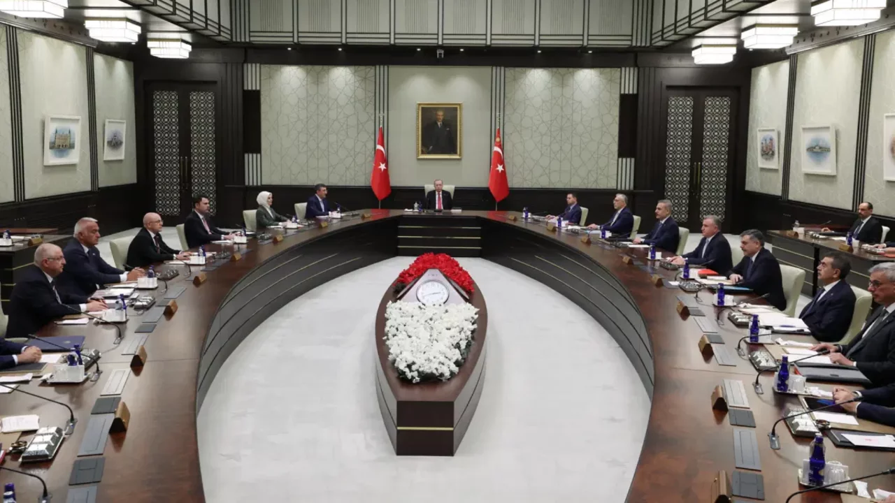 Kabine yarın toplanıyor. Ana gündem fon soruşturması