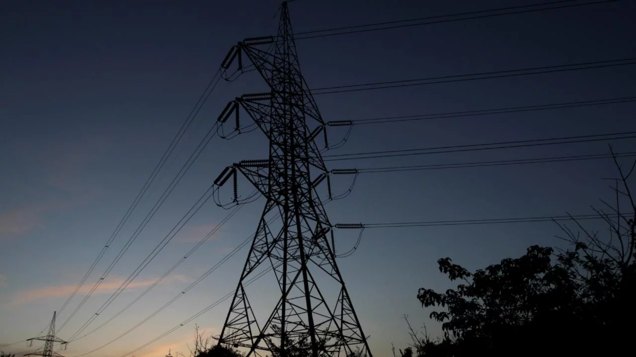 Fransa'da fırtına alarmı! 59 bin hanede elektrik kesintisi sürüyor