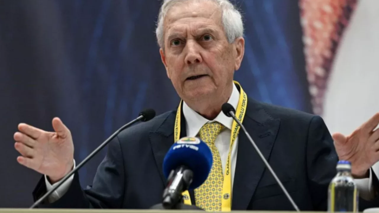 Galatasaray derbisi &ouml;ncesi Aziz Yıldırım'dan s&uuml;rpriz! Futbolcular da şaşkına d&ouml;nd&uuml;