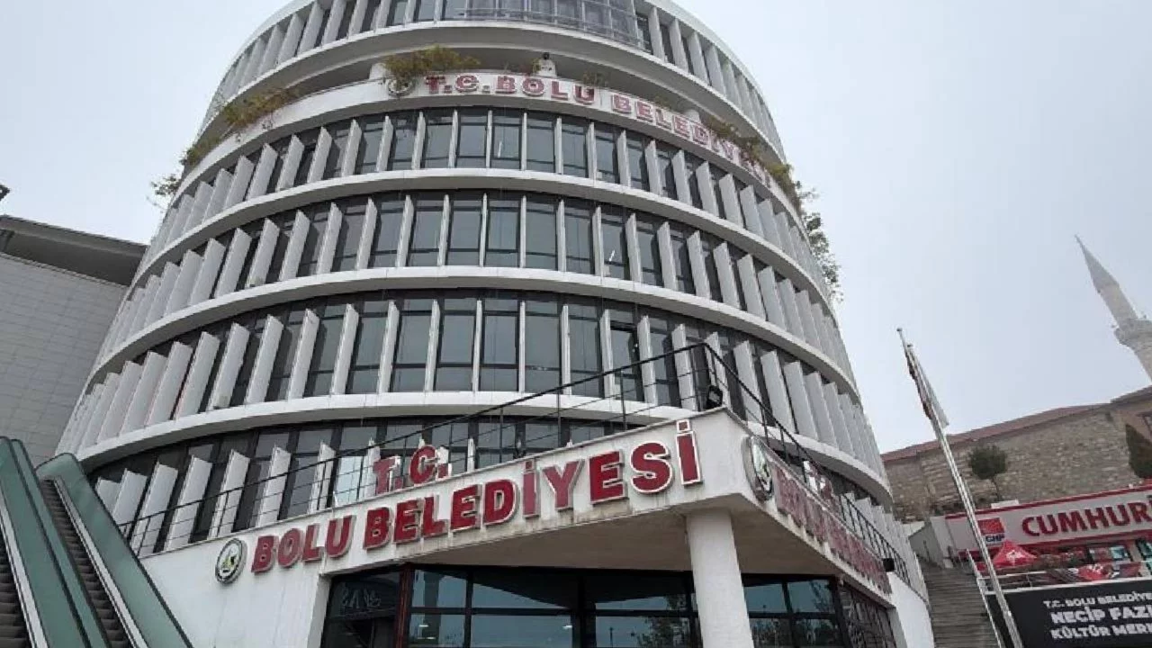 Bolu Belediyesi'ne şafak operasyonu: 4 gözaltı 