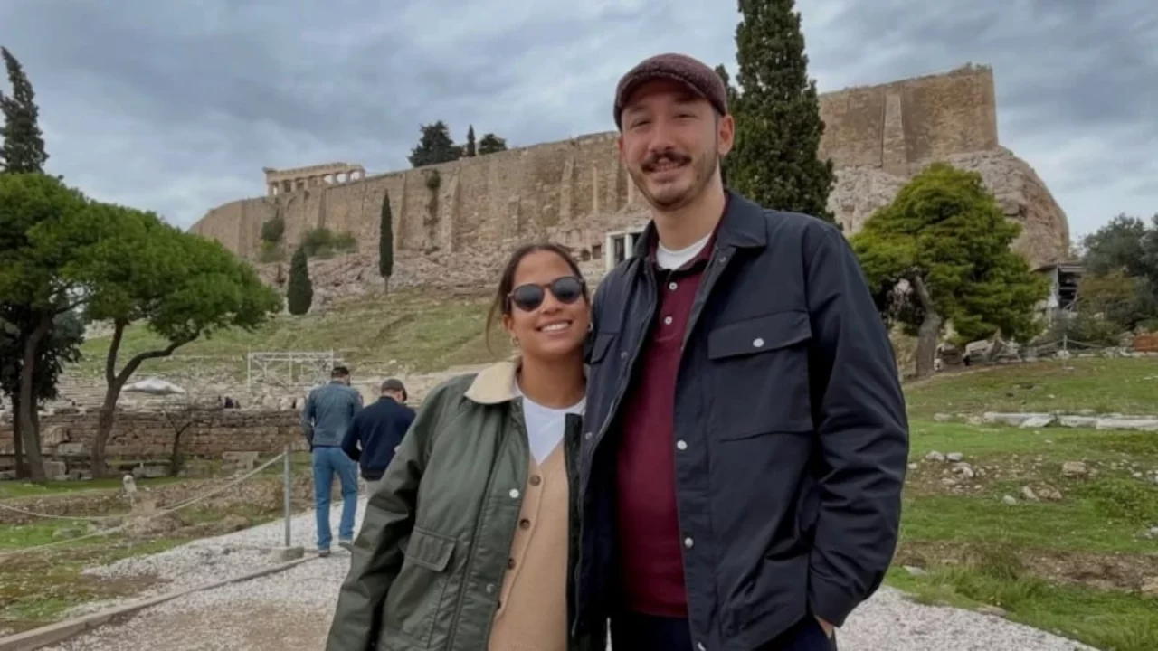 Nilüfer'in kızı Ayşe Nazlı'dan Atina paylaşımı! Eşiyle romantik pozları ilgi gördü