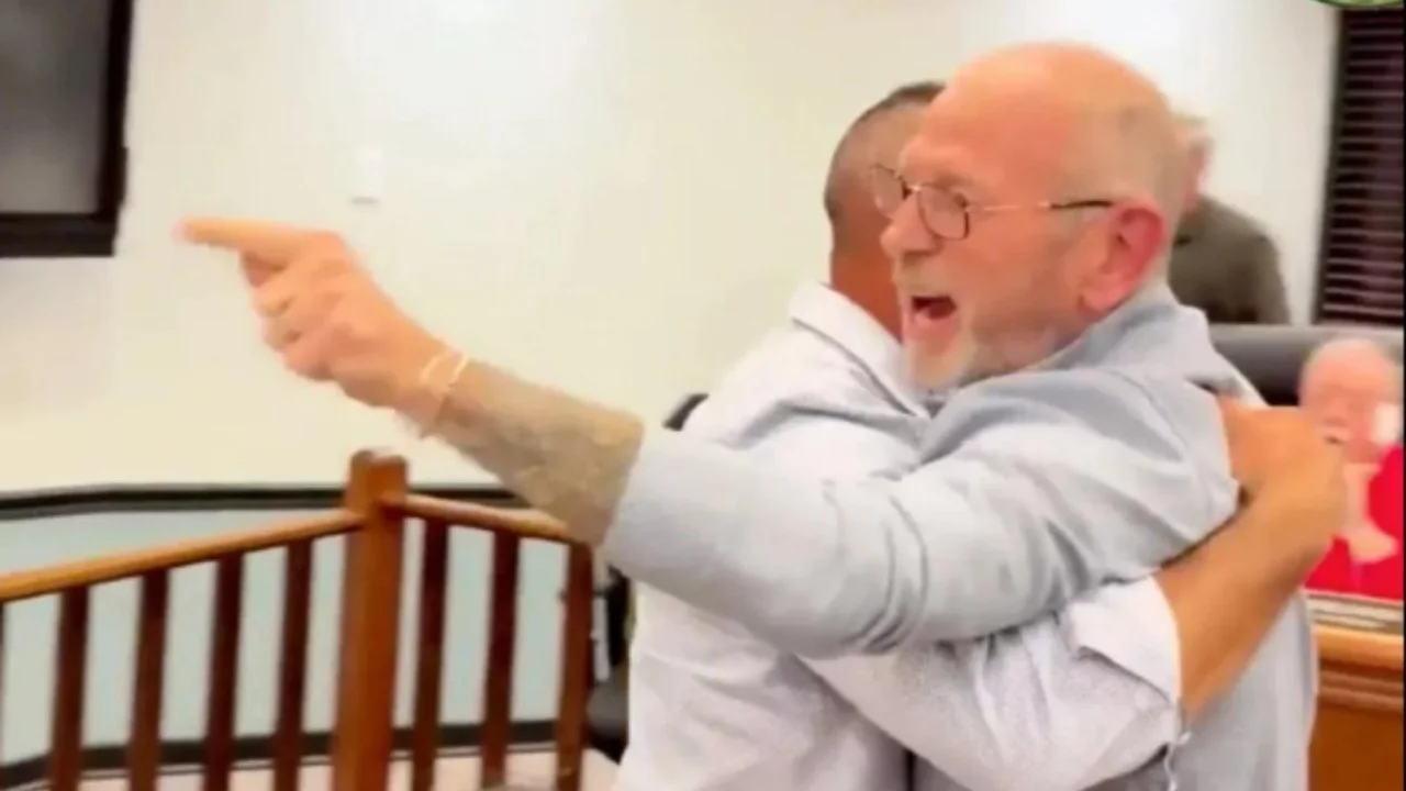 Belediye başkanı kendisini eleştiren vatandaşa saldırdı: "Seni geberteceğim!"