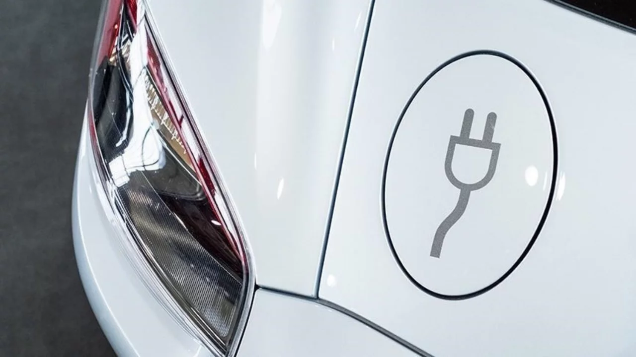 T&uuml;rkiye'nin en uzun menzilli elektrikli otomobilleri belli oldu! Zirvede 818 kilometre var