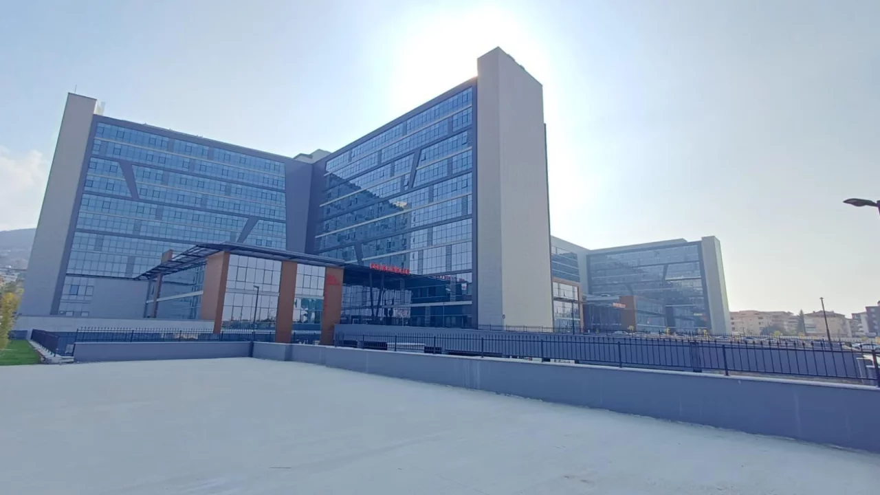 Bursa Ali Osman S&ouml;nmez Hastanesi'ne Nasıl Gidilir? İşte Otob&uuml;s Hatları ve Ulaşım Bilgileri