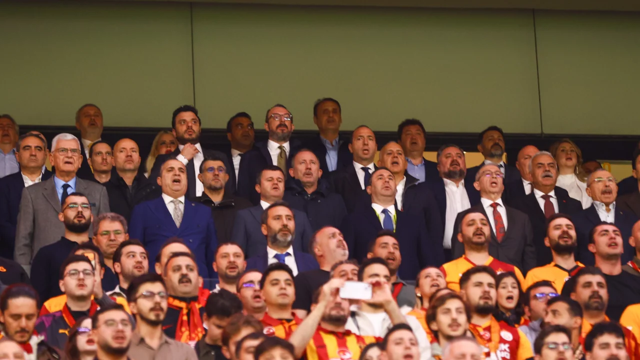 Sergen Yalçın Galatasaray-Fenerbahçe derbisini RAMS Park'tan takip etti