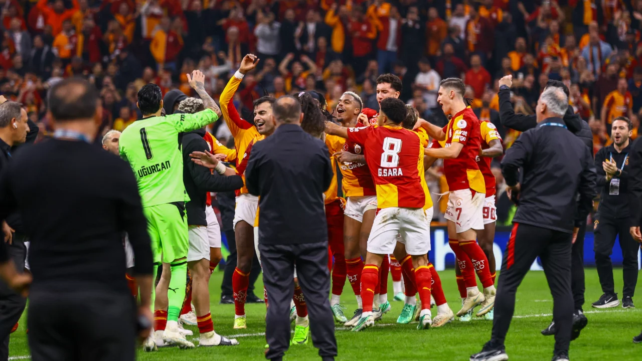 Galatasaray'dan Fenerbahçe'ye karşı dikkat çeken seri!