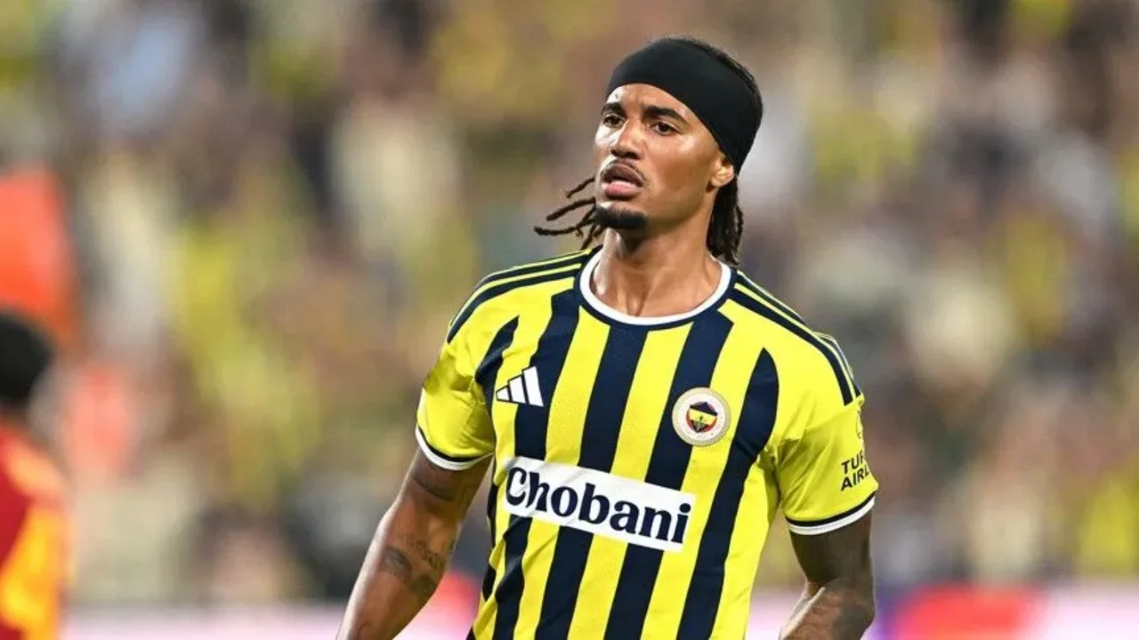 Archie Brown'dan derbi sonrası olaylarla ilgili &ccedil;arpıcı a&ccedil;ıklama: "Sa&ccedil;ını &ccedil;ektiğini g&ouml;rd&uuml;m"