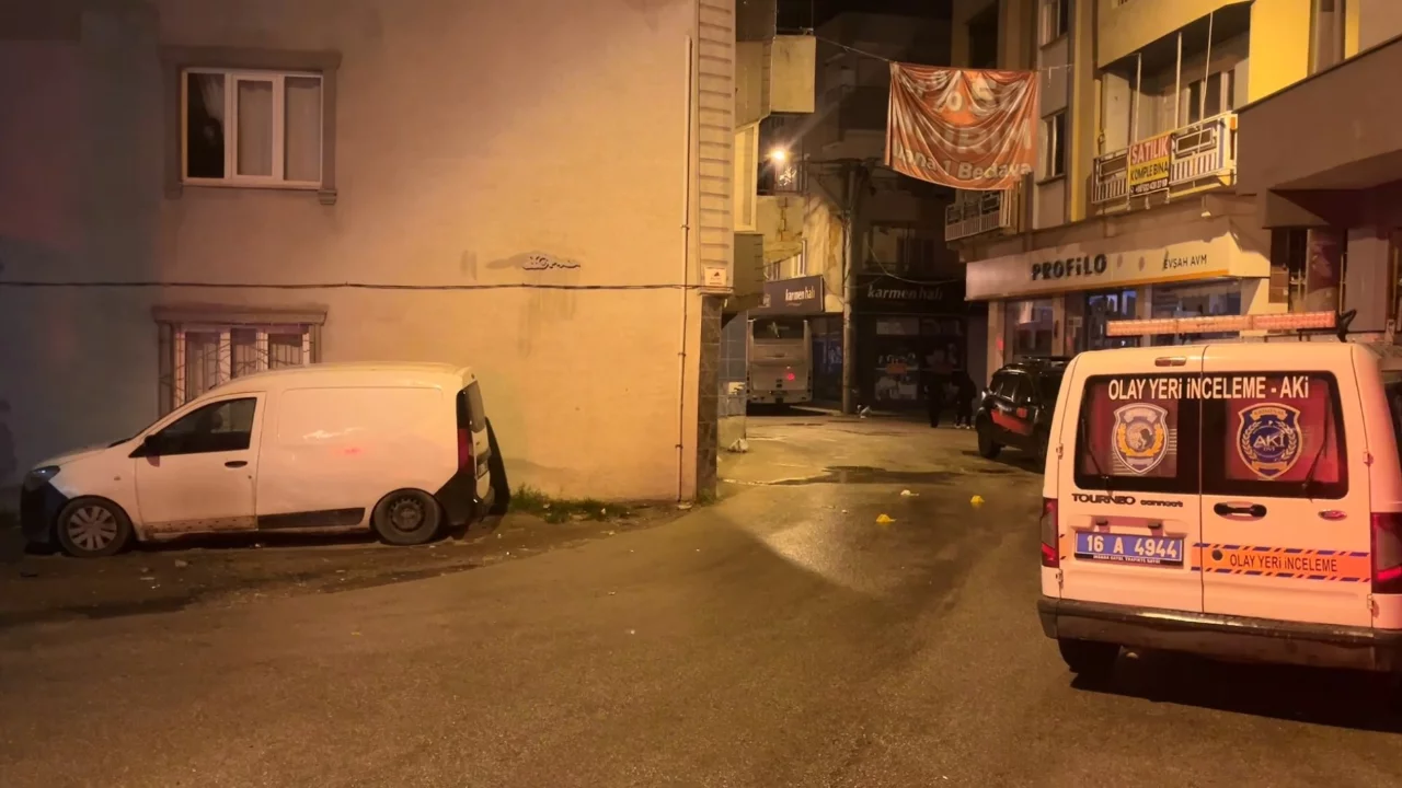 Bursa'da silahlı kavga! Tartıştığı kişiyi bacağından vurdu