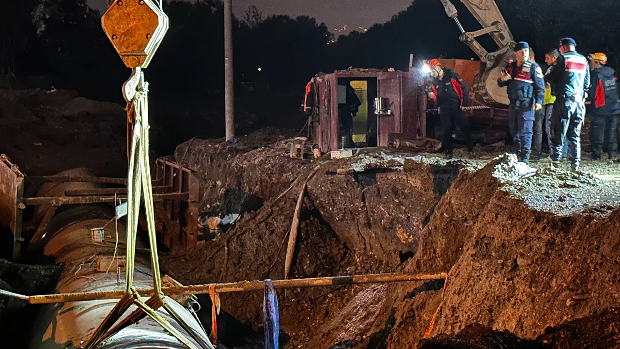 Gece saatlerinde göçük altında kalan işçi kurtarıldı
