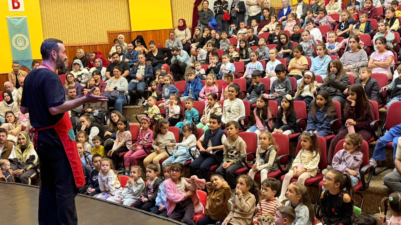 Bursa'da çocuklar için sahnelendi! Miniklerden yoğun ilgi