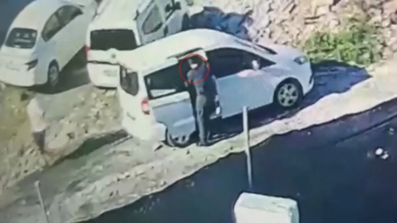 Cesedi ara&ccedil;ta bırakıp ka&ccedil;tılar! Biri &ccedil;&ouml;p toplayıcı kılığına girdi