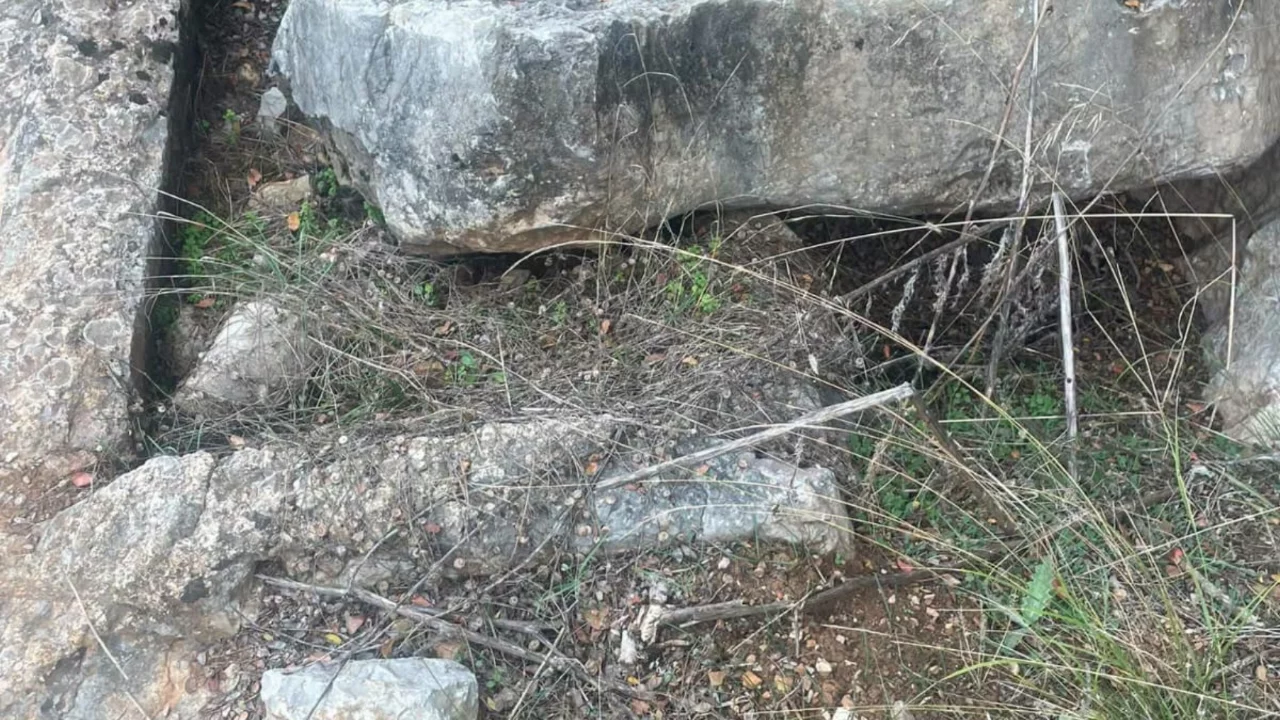 Bursa'da y&uuml;zyılların mirası tehlikede! Defineciler mesken tuttu...