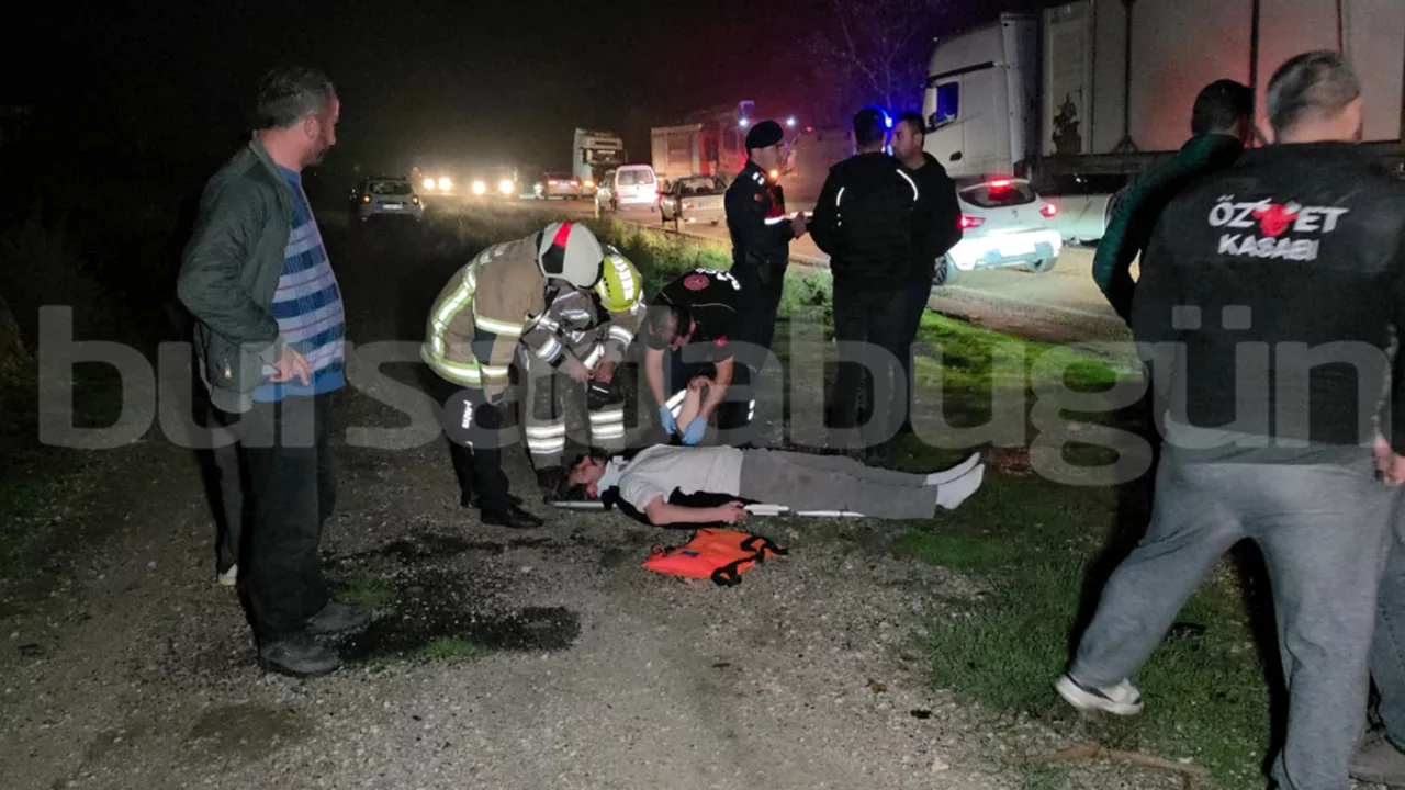 Bursa'da tır ile kamyonet kafa kafaya &ccedil;arpıştı! Ağır yaralılar var...