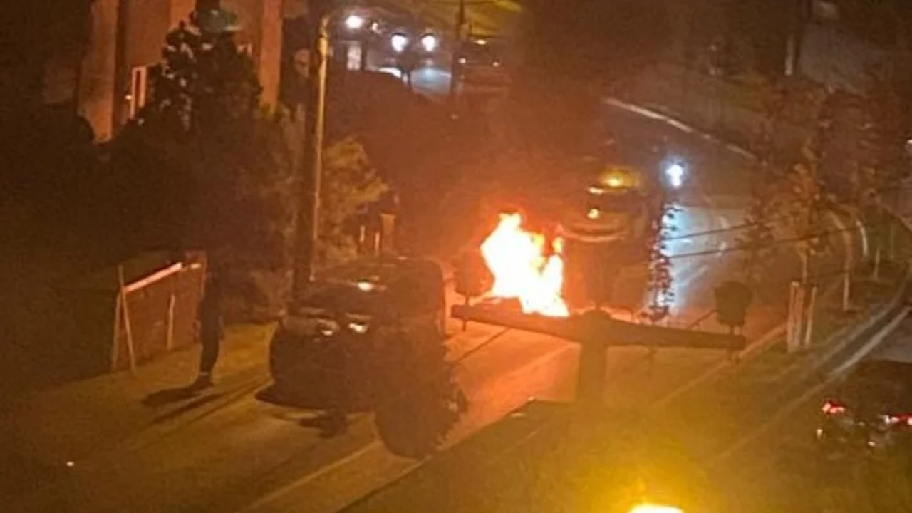 Bursa'da kaza yapan motosiklet alev topuna döndü!