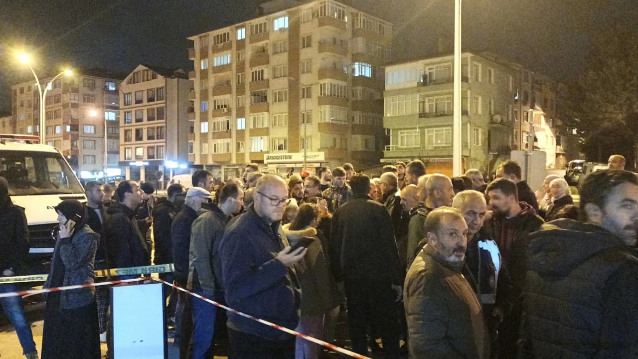 7 katlı binada korkutan sesler! 33 kişi apar topar tahliye edildi