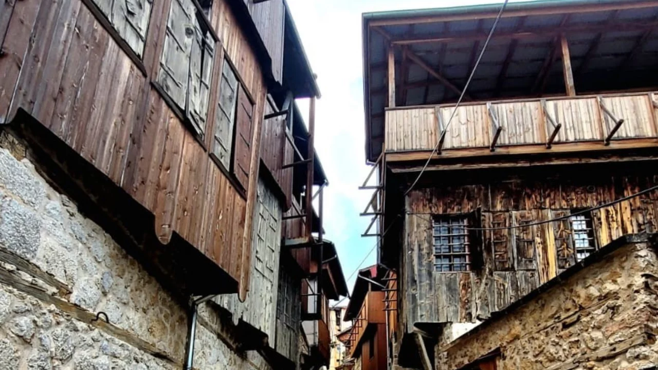 Yıllara meydan okuyan Eğin evleri, tarihi ve ustalığı yaşatıyor