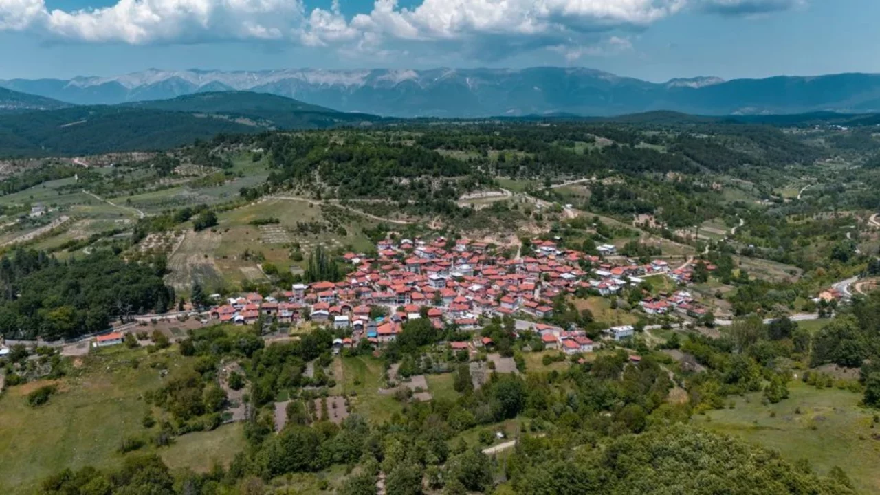 Bursa'daki bu k&ouml;y&uuml;n bilinmeyen &ouml;zelliği herkesi şaşırtıyor! Ustalık fabrikası...