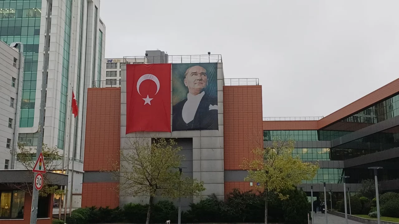 Bursa'da 29 Ekim &ouml;ncesi T&uuml;rk Bayrağı uyarısı! Asarken bu kurallara dikkat