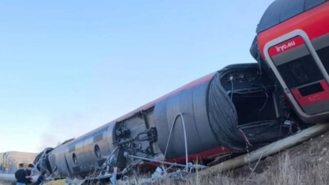 İspanya tren kazasında kaç kişi öldü?